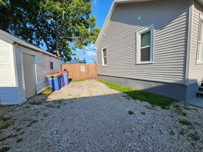 Building Photo - 813 Butterworth St SW