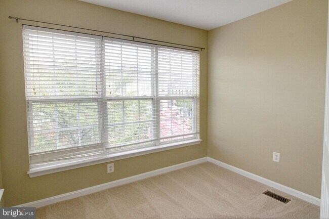 Building Photo - 160 Harpers Way