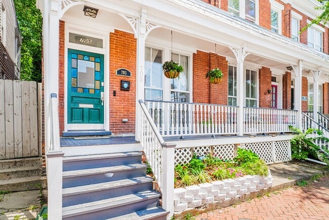 Building Photo - Beautiful historic Church Hill Rowhome for...