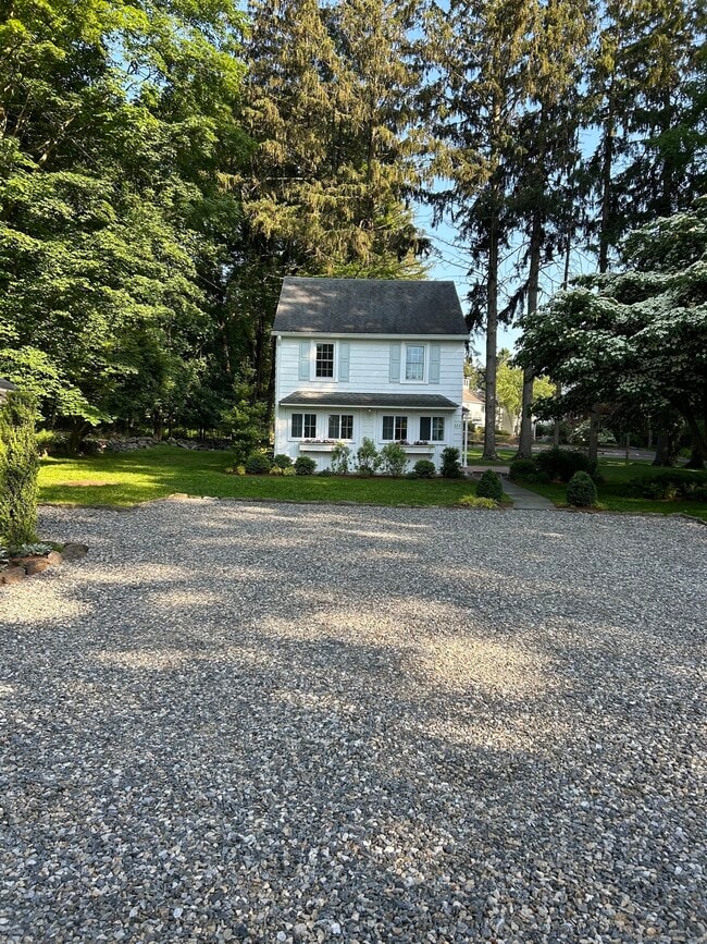 Primary Photo - 322 Greens Farms Rd