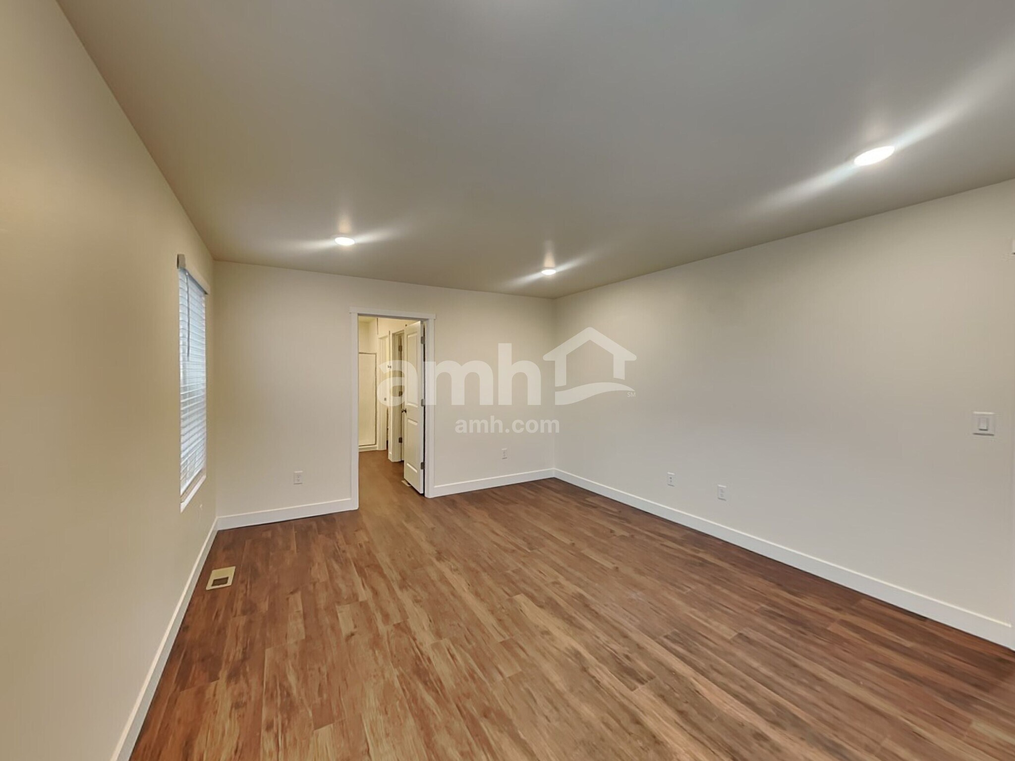 Building Photo - 8429 48th Pl NE