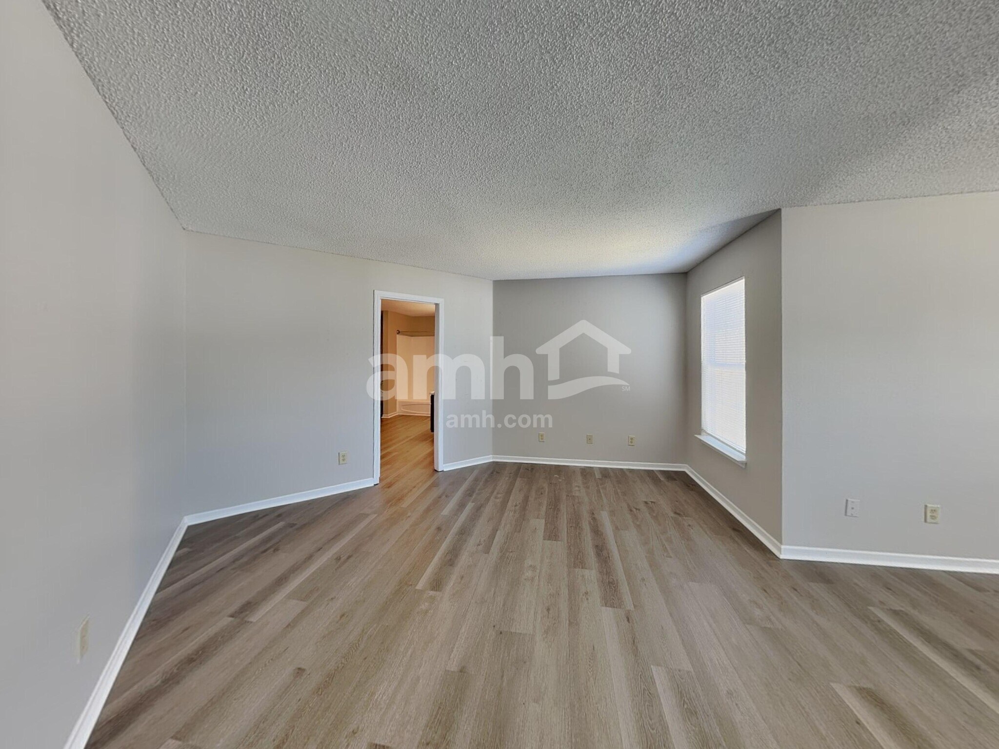 Building Photo - 6860 Maywood Cir