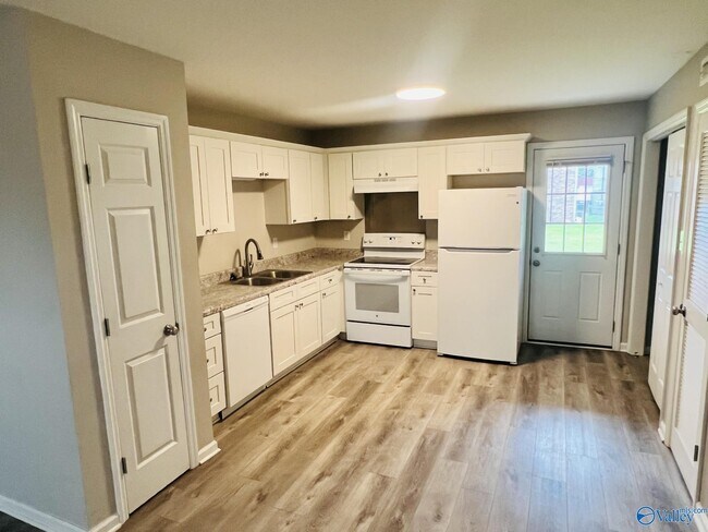Building Photo - 1807 Graymont Ln SW