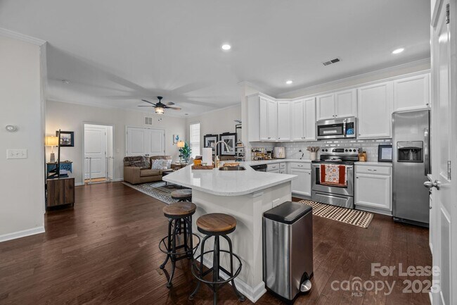 Building Photo - 113 Mac Aly