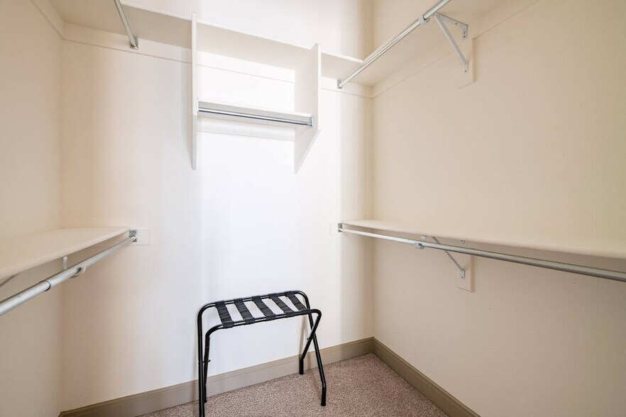 Building Photo - 555 N College Ave