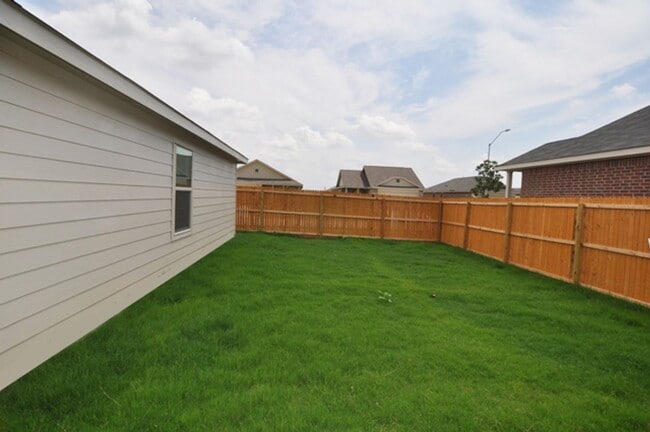 Building Photo - AVAILABLE NOW - Like-New 2024 Lennar Home in Amenity-Rich Community | 3 Bedrooms, Granite Counter...