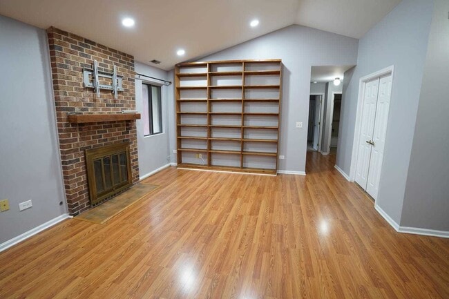 Building Photo - 361 Farnsworth Ct
