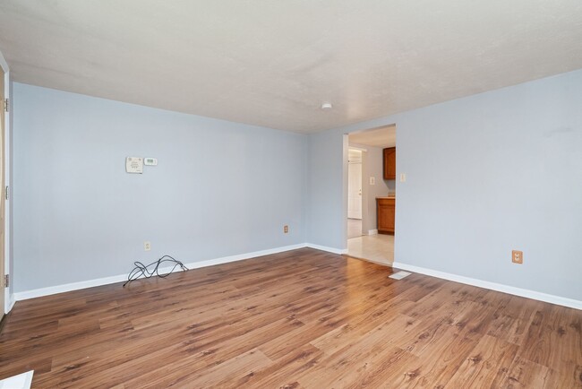 Building Photo - BLACK FRIDAY DEAL! SCORE 50% OFF 1ST MONTH'S RENT IF SIGNED BY NOV. 28! Beautiful 1 Bedroom home ...
