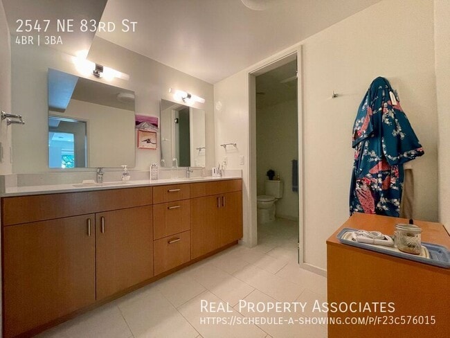 Building Photo - 2547 NE 83rd St