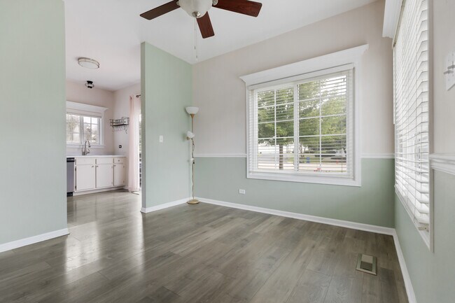 Building Photo - 122 Creston Cir