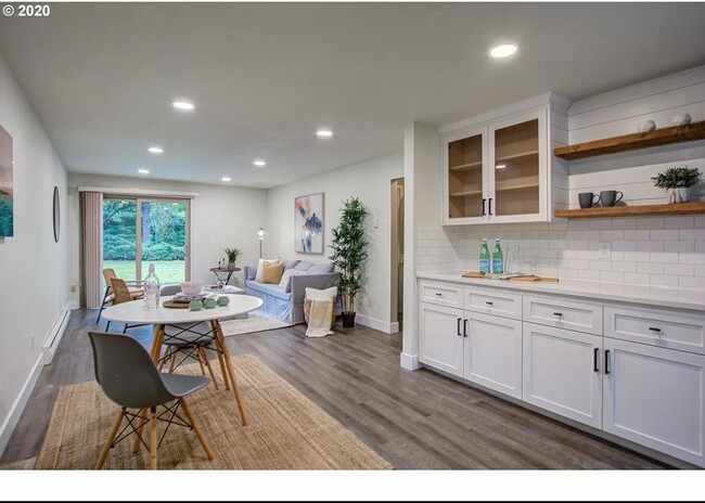 Living room/dinning room - 12642 NW Barnes Rd