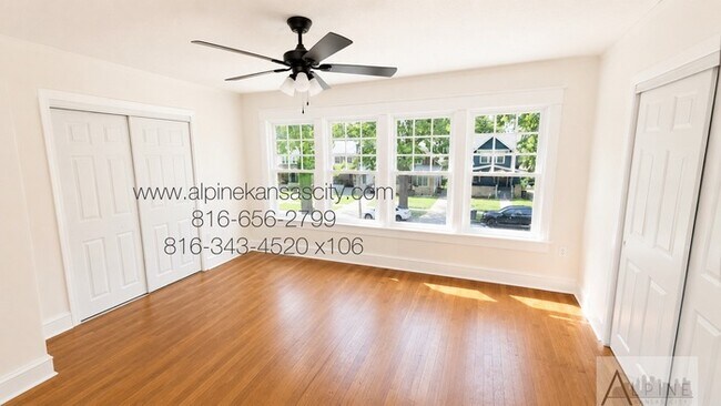 Building Photo - Spacious Home in Oak Park SW