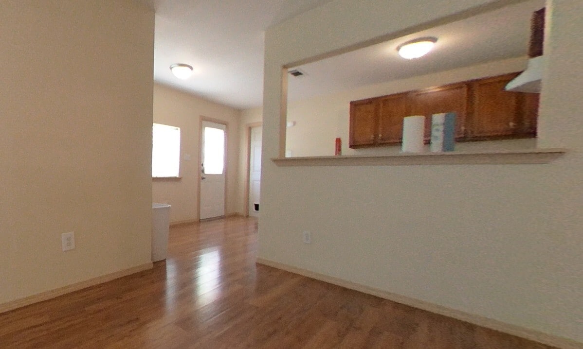 Building Photo - 156 S Grape Ave