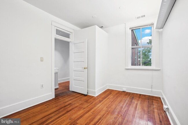 Building Photo - 1411 King St