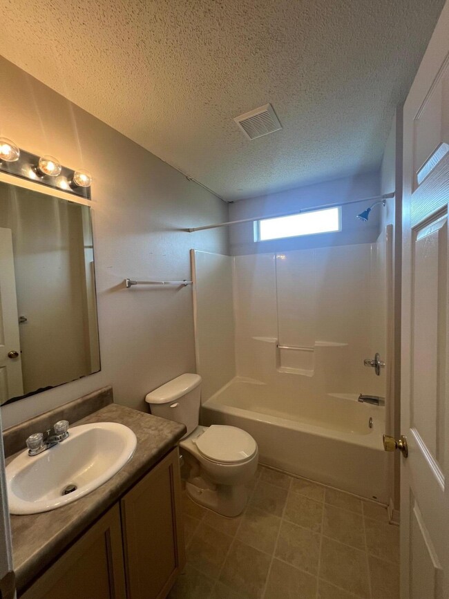 Building Photo - 275 Limestone Cir
