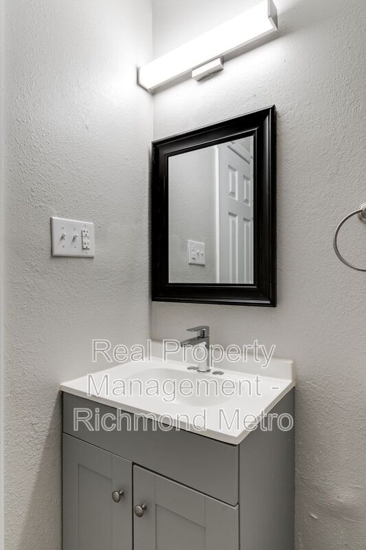 Building Photo - 37 Labrook Dr
