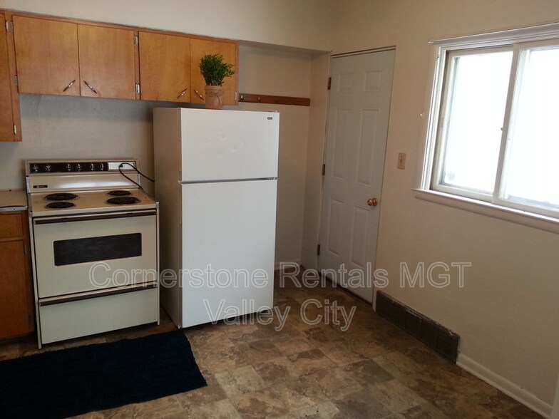 Building Photo - 309 College St SE