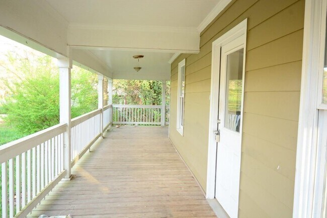 Building Photo - 1637 Columbia Dr