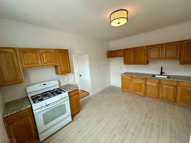 Building Photo - 307 Amity St