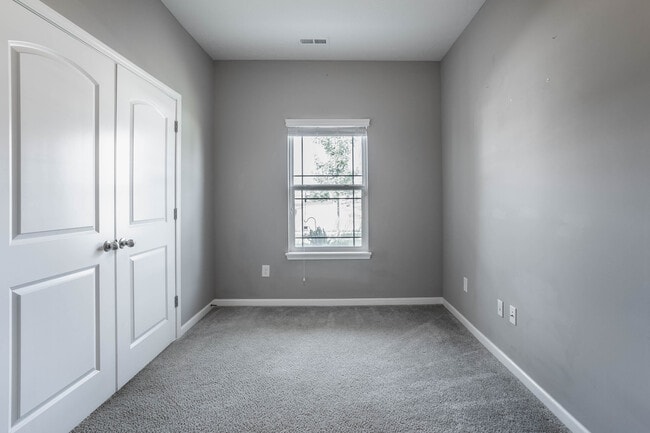 Building Photo - 3317 S Ansley Dr