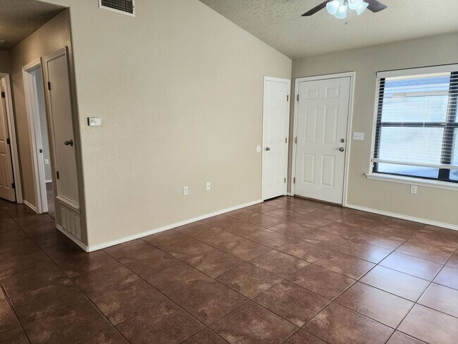 Building Photo - 1101 W 15th St