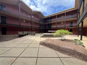 Building Photo - Stadium Village 2 Bedroom Condo