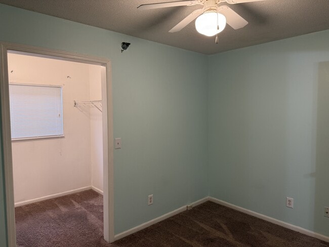 Building Photo - 6826 N Olive St