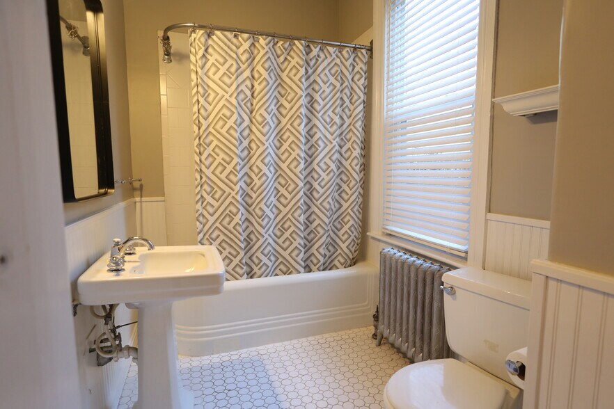 Building Photo - 282 Highland Ave