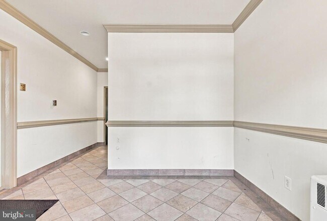 Building Photo - 25 E Boscawen St
