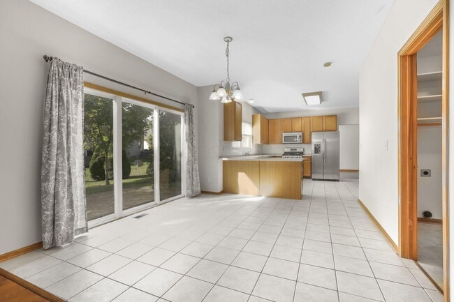Building Photo - 3825 Delwood Dr