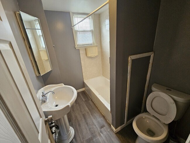 Building Photo - 11600 Beulah Ave