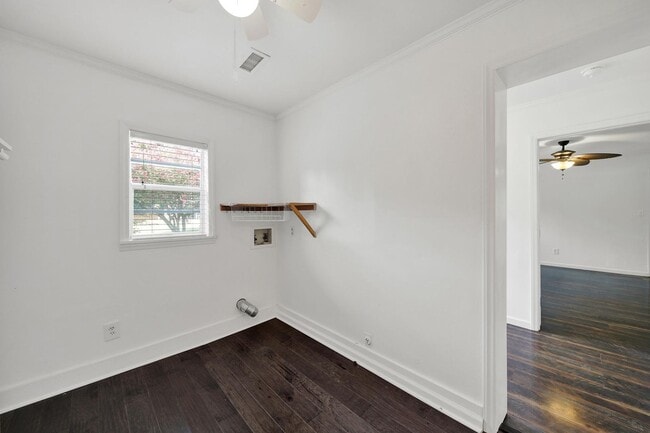 Building Photo - Wonderful Three Bed Two Bath Home in Stanf...