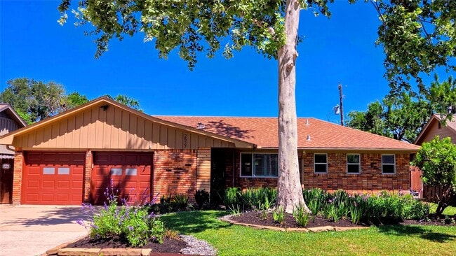 Building Photo - 2527 Willowby Dr