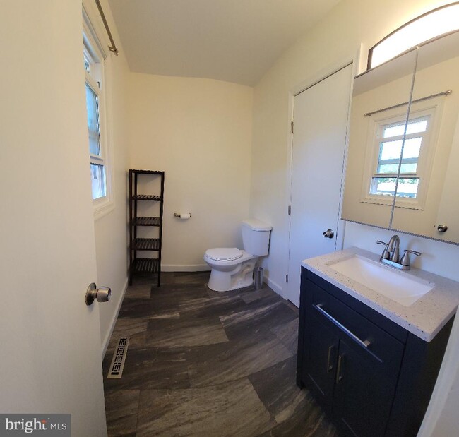 Building Photo - 24 Colebrook Rd