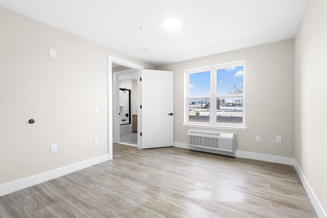 Building Photo - 212 70th St