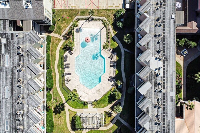 Building Photo - 6300 Seawall Blvd