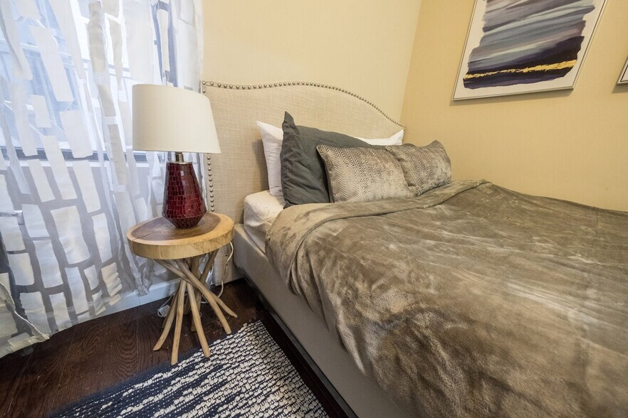 Building Photo - 5 W 101st St