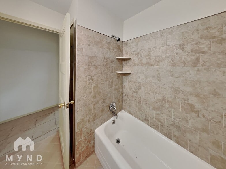 Building Photo - 215 Shady Rill