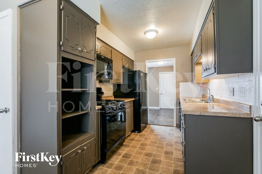 Building Photo - 804 NW Hearnes Ave