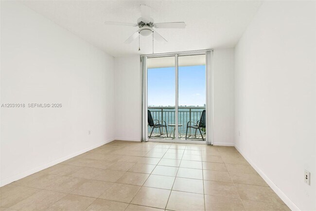 Building Photo - 2000 N Bayshore Dr