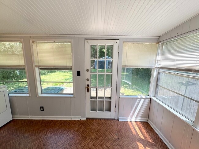 Building Photo - Charming Two-Bedroom Single Family Home with Detached Garage