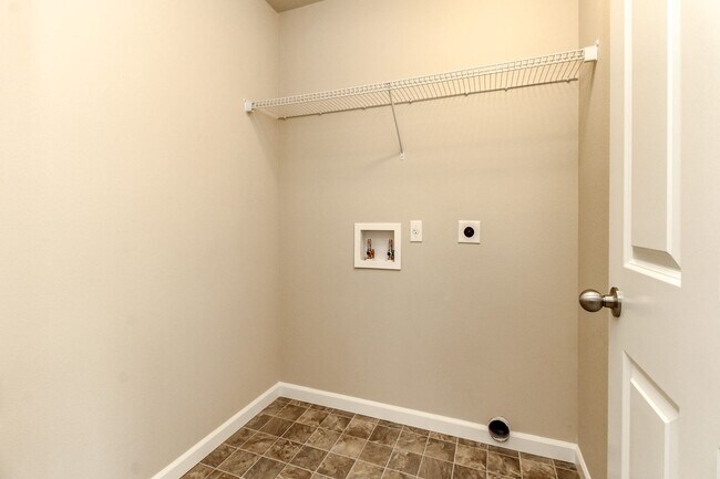 Building Photo - Beautiful Lacey Home with new paint and carpet in Popular Edgewater Community