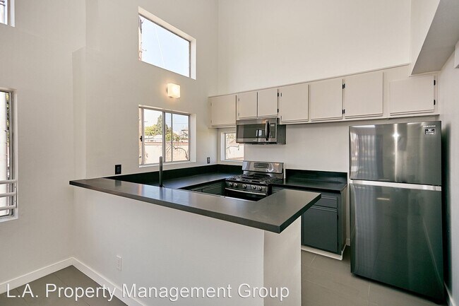 Building Photo - 2730 W Temple St