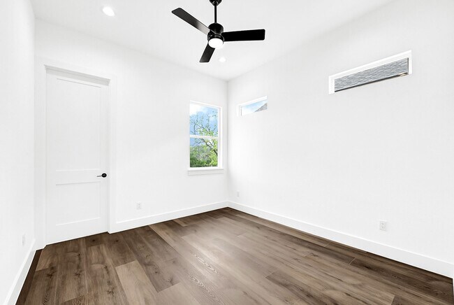 Building Photo - 2034 Thonig Rd