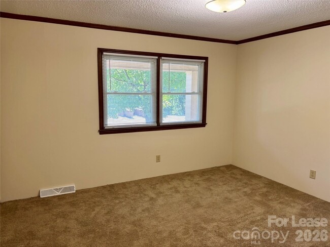 Building Photo - 128 Hillcrest Dr