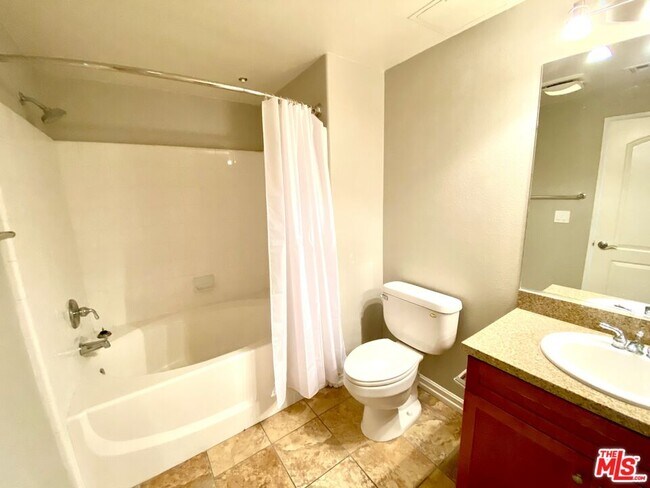 Building Photo - 629 Traction Ave