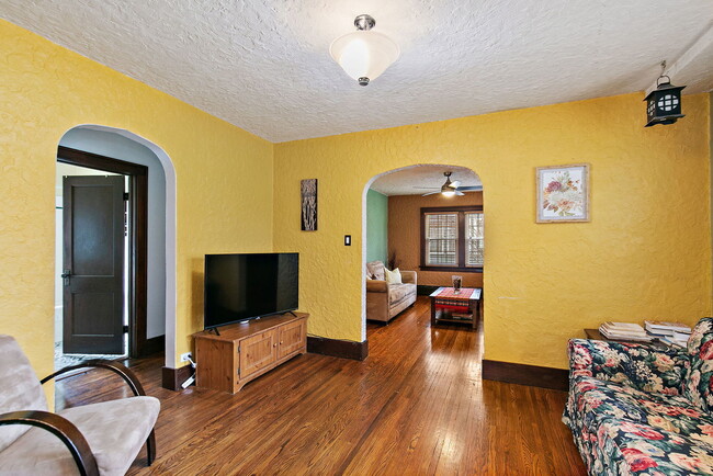 Building Photo - 811 Ellwood Ave