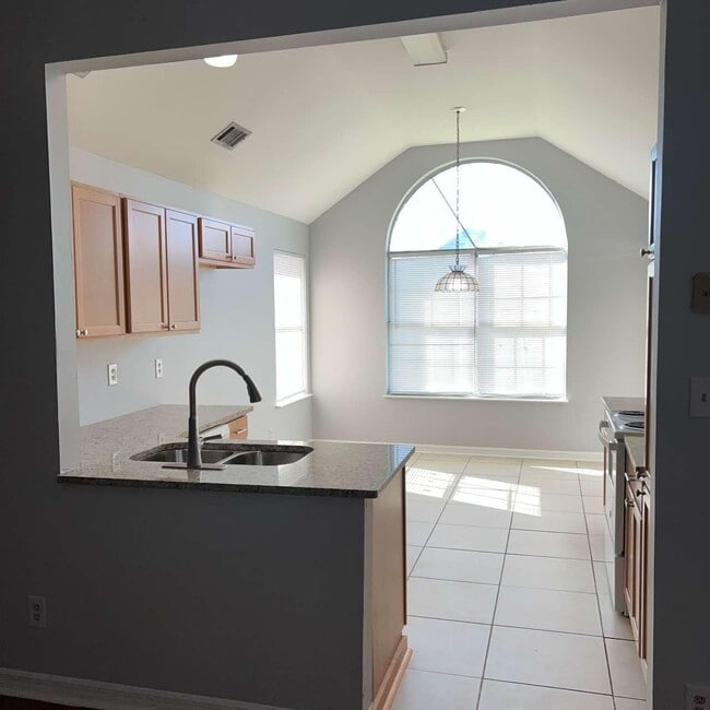 Building Photo - 3056 Yorktown Cir