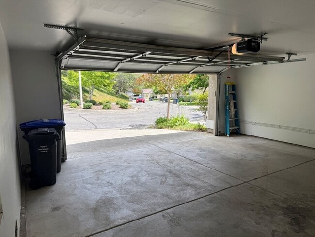 Building Photo - Gated Unique Remodeled 3 Bedroom w/ Golf Course Views in Rancho Solano