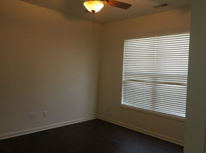 Building Photo - 4544 Fairport Ct